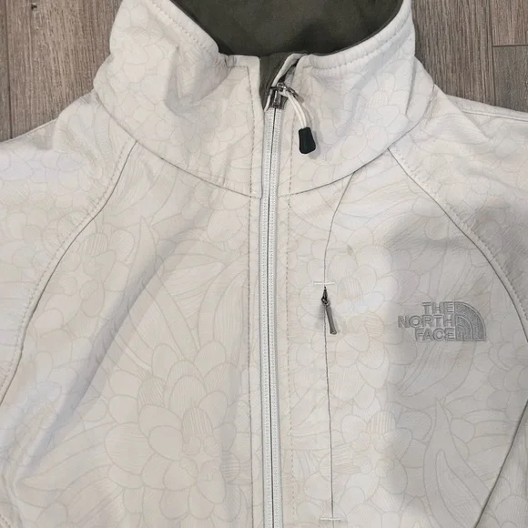 The North Face Women's Cream Softshell Utility Jacket - Picture 3 of 8